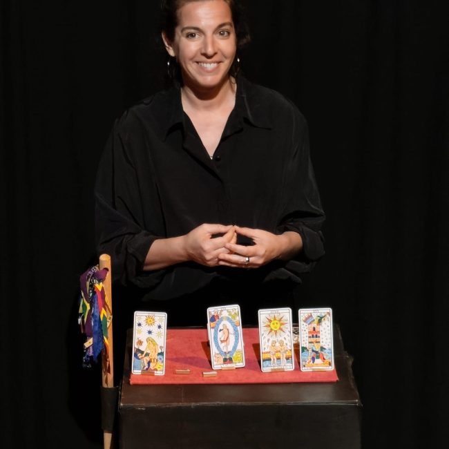 Le voyage initiatique du tarot de Marseille au théâtre.                                                                                    Un spectacle qui mêle culture, humour et magie